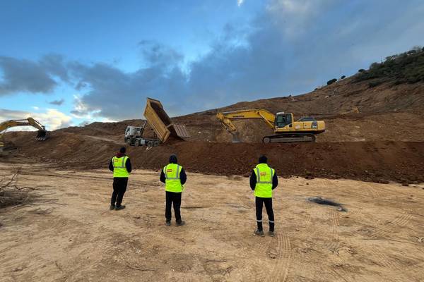 İnşaat Çalışmaları ve 3 işçi